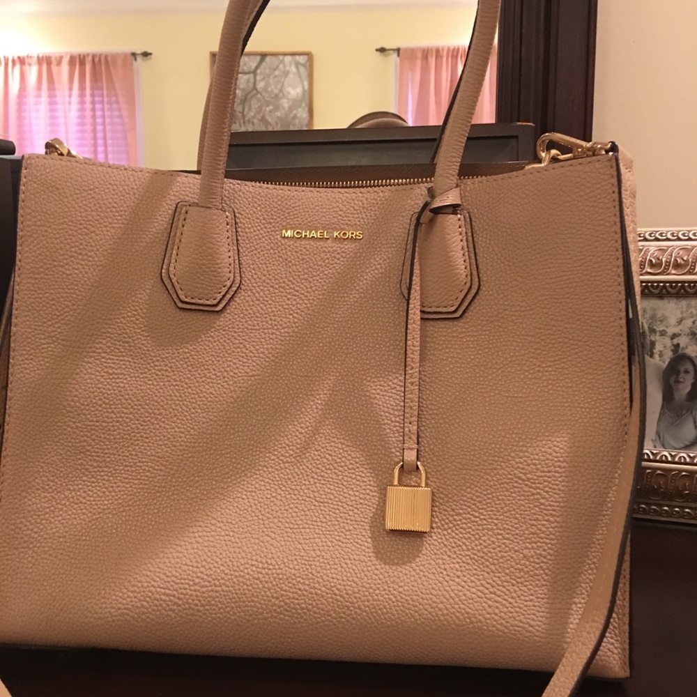 Don’t buy unless you’re tngirl MIchael Kors